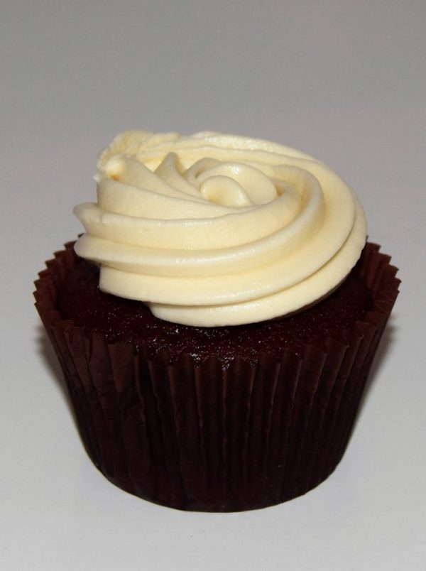 Banana cupcake with vanilla frosting